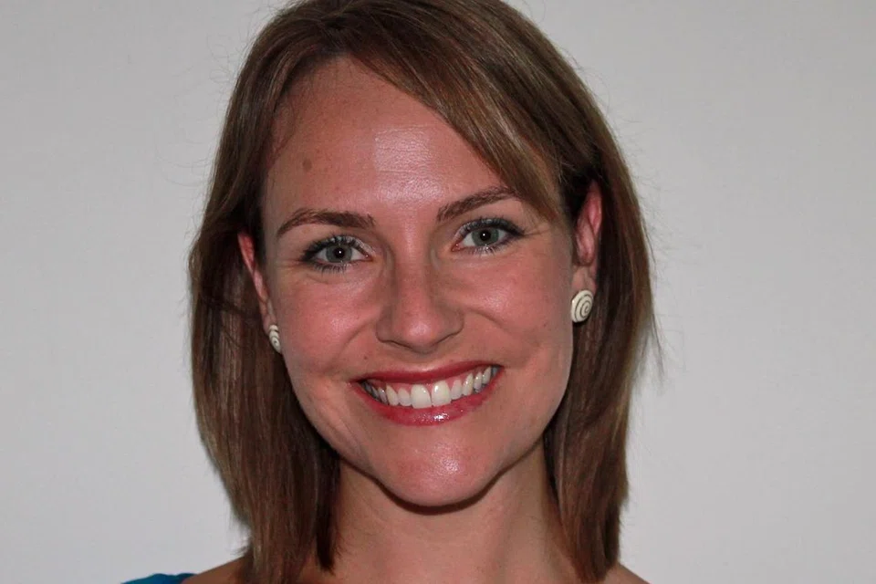  Cik Vanessa McNamara.