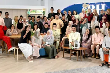 AI, Berita Harian, Masyarakat Melayu/Islam, Nazry Mokhtar