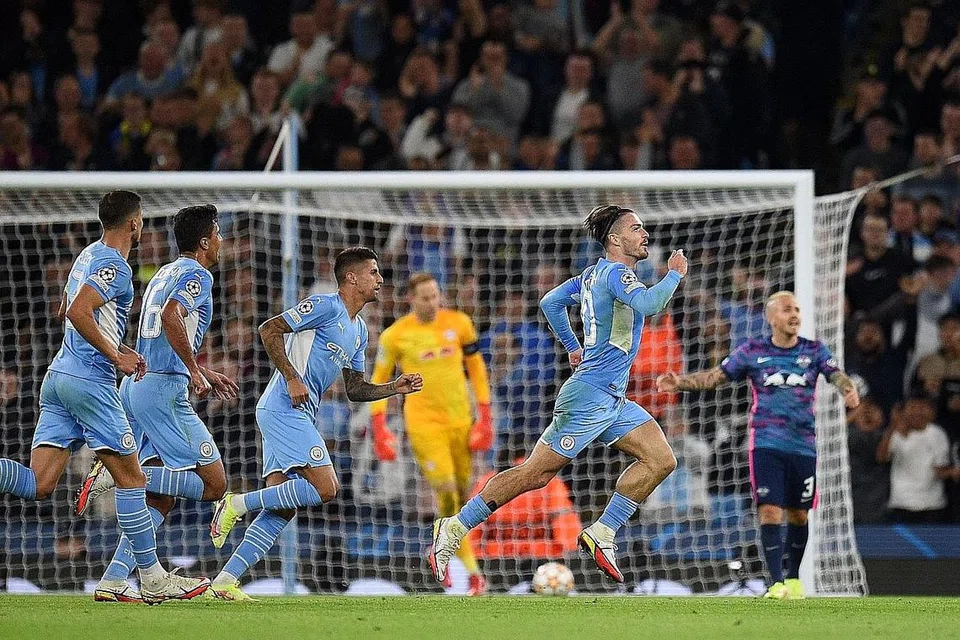 RAIKAN GOL: Pemain tengah Manchester City, Jack Grealish (kanan) meraikan jaringannya ketika berdepan RB Leipzig di Stadium Etihad dekat Manchester. - AFP