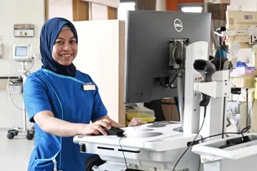 Cik Murniyati Rapsen, jururawat klinisian di Hospital Besar Ng Teng Fong, sudah 32 tahun menceburi bidang kejururawatan.