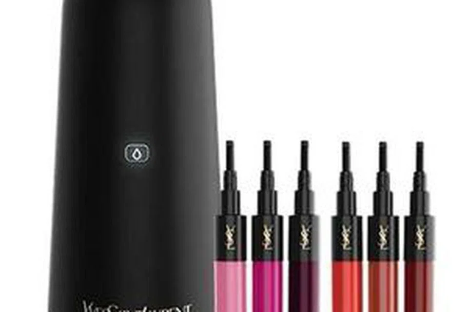 Jenama L’Oréal telah memajukan keupayaan kecerdasan buatan (AI) dengan pantas. Produk, ‘Rouge Sur Mesure’, daripada YSL Beauty, contohnya, adalah alat yang menggunakan AI untuk menghasilkan pewarna bibir berdasarkan kesesuaian individu.