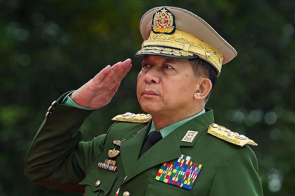 TENTERA RAMPAS KUASA: Ketua Jeneral Kanan Min Aung Hlaing, berkata tindakan dibuat bagi menangani krisis politik yang berlarutan di Myanmar sejak November lalu. - Foto-Foto AFP
