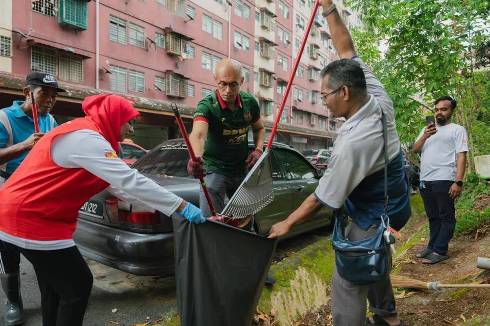 Projek gotong royong antara program masyarakat yang disertai Ahli Dewan Undangan Negeri Lembah Jaya, Syed Ahmad Abdul Rahman, atau lebih dikenali sebagai Altimet di kawasannya di Ampang, Selangor.