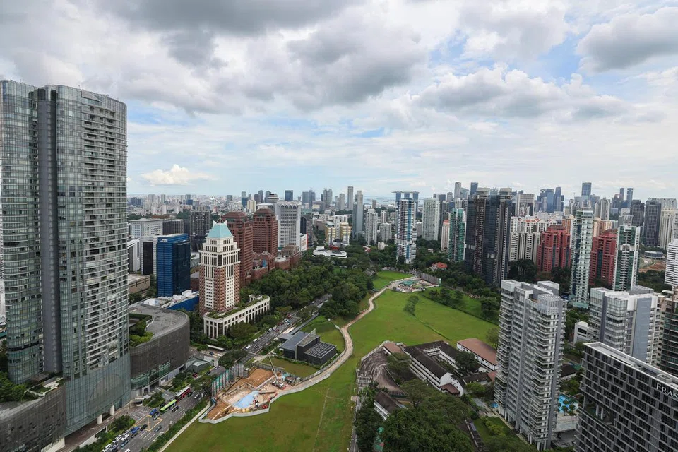 PASARAN BERBEZA: Pasaran hartanah Singapura menunjukkan kecenderungan berbeza apabila semua urus niaga yang paling merugikan   – kedua-dua kuantum dan peratusan – di Kawasan Tengah Utama (CCR) Singapura pada suku kedua 2023.
