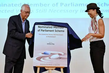 SKIM NMP: Encik Goh Chok Tong dan Cik Anthea Ong melancarkan bersama buku 'The NMP Scheme: Are Unelected Voices Still Necessary in Parliament?'. Sejak skim NMP diperkenal 32 tahun lalu, para NMP telah menawarkan perspektif berbeza dan pelbagai kepada perbahasan di Parlimen, kata Encik Goh. - Foto BH oleh KUA CHEE SIONG