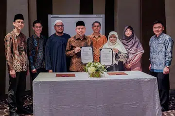 Pendaftar Pernikahan Orang Islam, Pejabat Pendaftar Pernikahan Orang Islam (ROMM), Ustaz Nor Razak Bakar (empat dari kiri) dan Naib Presiden Kehormat Pergas, Ustazah Kalthom Muhammad Isa (tiga dari kanan), menandatangani MOU pada 2023. Di bawah MOU itu, asatizah wanita daripada Pergas tampil untuk berkhidmat sebagai sumber rujukan atau ‘Resource Persons’ dalam program ‘Bersamamu’.