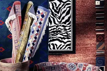 AIS BOLEH MEMBANTU: Ketulan ais boleh digunakan untuk menggebukan kembali bulu permaidani yang ditindih perabot. - Foto fail 