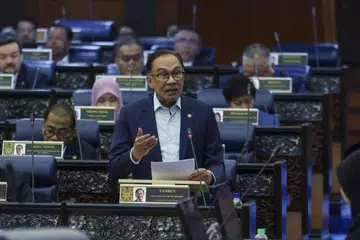 Perdana Menteri Malaysia, Datuk Seri Anwar Ibrahim, merakamkan ucapan terima kasih kepada Yang di-Pertuan Agong, Sultan Ibrahim, dan mantan Agong yang juga Sultan Pahang, Sultan Abdullah Ahmad Shah, pada persidangan Dewan Rakyat sesi petang yang dibantah Ahli Parlimen pembangkang.