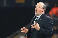 DULU LAIN, SEKARANG LAIN: Benitez, bekas pengurus Liverpool - seteru tradisi Everton, pernah menyifatkan Everton sebagai sebuah kelab kecil. Beliau berkata ia perkara lama apabila ditanya tentang kenyataannya itu. - Foto fail AFP