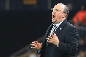 DULU LAIN, SEKARANG LAIN: Benitez, bekas pengurus Liverpool - seteru tradisi Everton, pernah menyifatkan Everton sebagai sebuah kelab kecil. Beliau berkata ia perkara lama apabila ditanya tentang kenyataannya itu. - Foto fail AFP