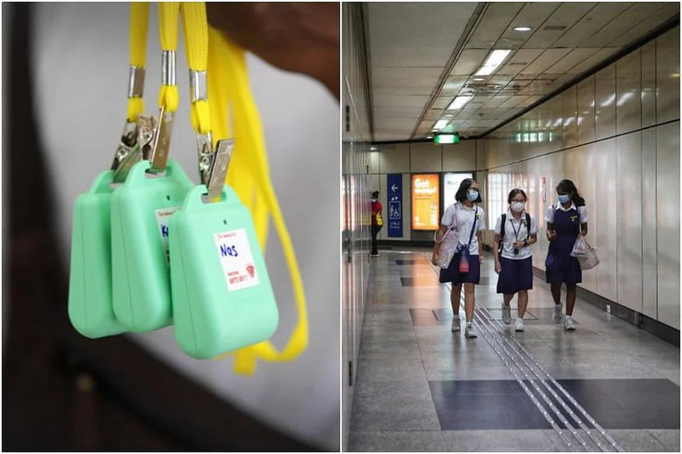 MOE menggalak ibu bapa dan pelajar memperoleh dan membawa token TraceTogether mereka kerana pelajar mungkin tidak mempunyai akses kepada telefon bijak secara sepenuh masa. - Foto-foto: ALPHONSUS CHERN, GIN TAY