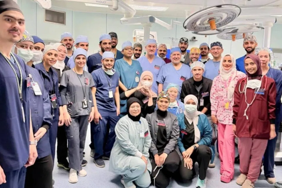 Pasukan perubatan dan pembedahan Program Kembar Siam Arab Saudi, yang diketuai oleh Dr. Abdullah Al-Rabeeah, menjalankan pembedahan pemisahan kembar siam di Hospital Pakar Kanak-Kanak King Abdullah, Riyadh, pada 14 Mei.