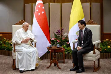 Pemimpin Kota Vatican dan ketua Gereja Katolik, Paus (Pope) Francis, mengadakan pertemuan dengan Perdana Menteri, Encik Lawrence Wong, di Bangunan Parlimen pada 12 September sempena lawatan pertama Paus Francis ke Singapura.