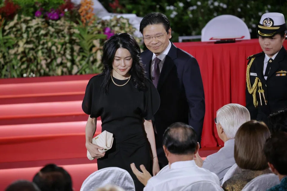 Perdana Menteri, Encik Lawrence Wong, tiba di Istana pada 15 Mei, bersama isterinya, Cik Loo Tze Lui.