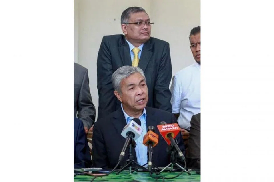 AKAN SIASAT: Datuk Ahmad Zahid bersama pemimpin Umno pada sidang media semalam. - Foto HARIAN METRO