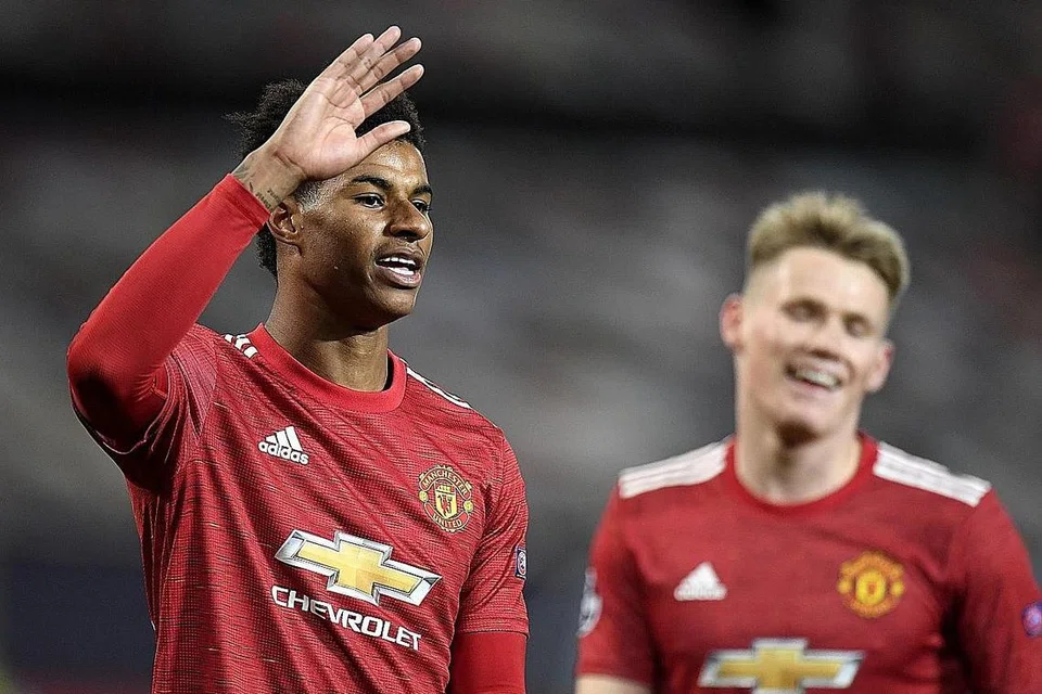 MAMPU PIKUL PELBAGAI KOMITMEN: Rashford menjaringkan tiga gol dalam tempoh 18 minit yang gemilang ketika United bertemu RB Leipzig dalam Liga Juara-Juara Eropah minggu lalu. Di luar padang, kempennya menghulurkan bantuan makanan percuma bagi murid sekolah di Britain juga mendapat sokongan melimpah-ruah. - Foto-foto EPA-EFE, AFP