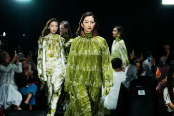 Jenama batik, Ruzzgahara, membuat penampilan dalam slot seni batik baru, ‘Fashion Forward Batik Malaysia’, pada acara pertunjukan fesyen tahunan, Minggu Fesyen Kuala Lumpur (KLFW) 2024, pada 3 Ogos.