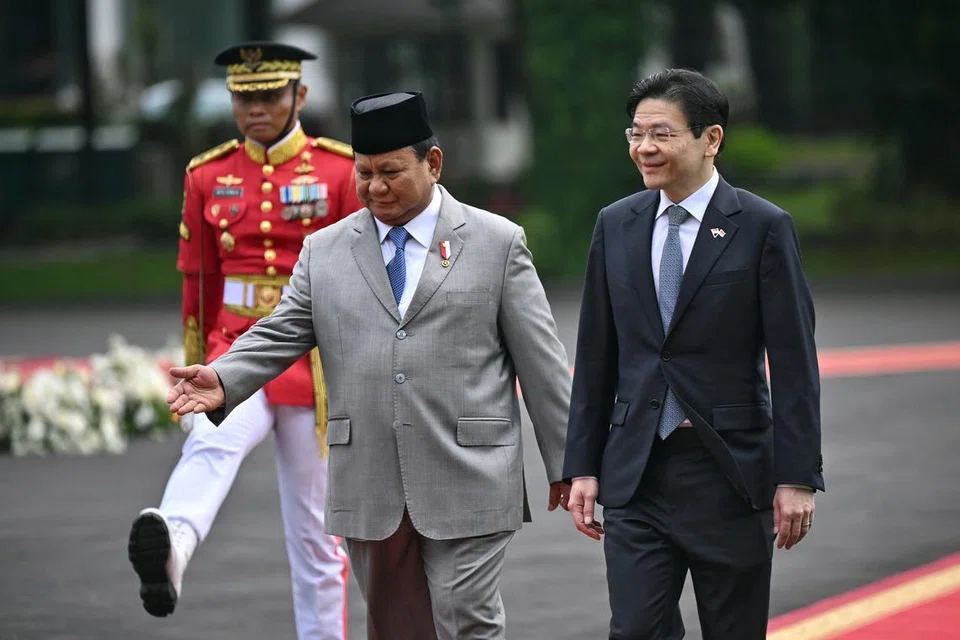 Kunjungan Perdana Menteri, Encik Lawrence Wong, di Istana Merdeka di Jakarta pada 6 November disambut Presiden Indonesia, Encik Prabowo Subianto. Ketibaan Encik Wong disambut penuh istiadat dan kemeriahan. 