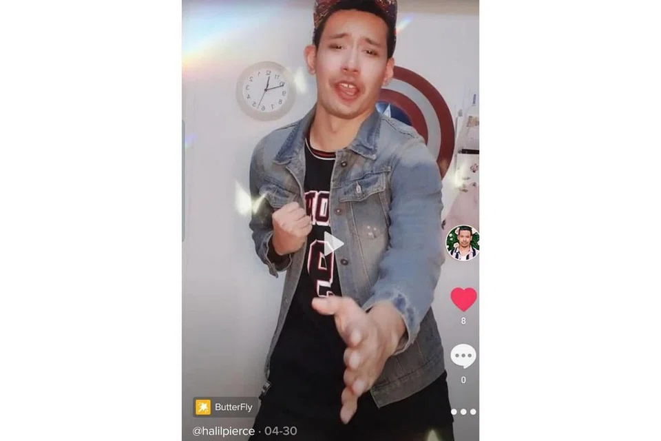  UJI DAYA KREATIVITI: Encik Halil Nasil, seorang karyawan dalam sektor keselamatan, menari, meluah dialog dan meniru gaya artis dalam TikTok sebagai satu cara mengasah daya kreativiti dalam bidang hiburan. - Foto ihsan HALIL NASIL