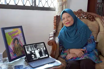 BERBAKAT BESAR: Pada 1966 ketika usia 17 tahun, Normah Zainal (atas), kini berusia 73 tahun, sudah pun mendapat peranan heroin dalam filem 'Jiran Sekampong' arahan Allahyarham Hussein Haniff. - Foto-Foto BH oleh SITI AISYAH NORDIN