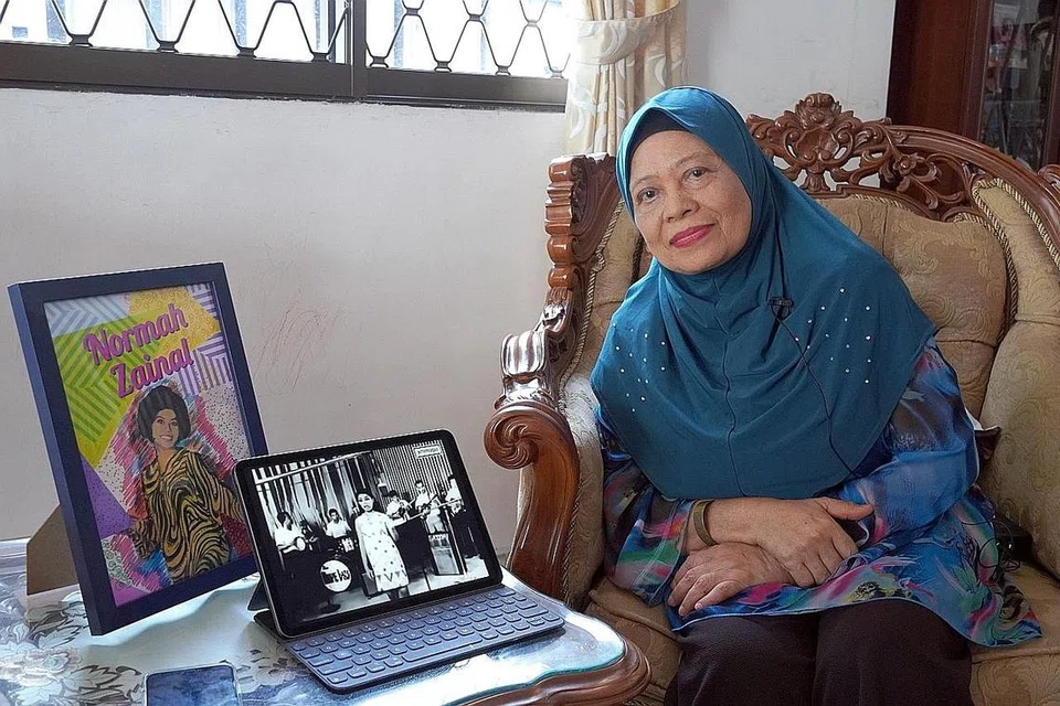 BERBAKAT BESAR: Pada 1966 ketika usia 17 tahun, Normah Zainal (atas), kini berusia 73 tahun, sudah pun mendapat peranan heroin dalam filem 'Jiran Sekampong' arahan Allahyarham Hussein Haniff. - Foto-Foto BH oleh SITI AISYAH NORDIN