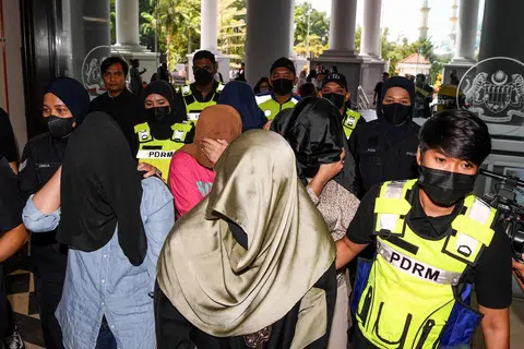 Empat daripada enam wanita yang dikaitkan dengan video ‘Hot Daddy’ dalam aplikasi X masing-masing didenda antara RM2,500 hingga RM4,800 oleh Mahkamah Majistret kerana memiliki video lucah dalam telefon bimbit dan peranti milik mereka.