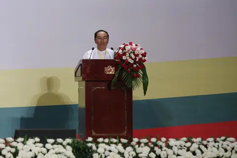 Naib Presiden Myanmar, Myint Swe, berucap semasa majlis penutup Banci Penduduk dan Perumahan Myanmar 2014 yang diadakan di Naypyitaw, Myanmar, pada 14 Disember 2017 (Diterbitkan Semula pada 6 Ogos 2025). Pasukan maklumat tentera Myanmar mengumumkan bahawa Myint Swe telah meninggal dunia di hospital tentera di Naypyitaw pada usia 74 tahun.