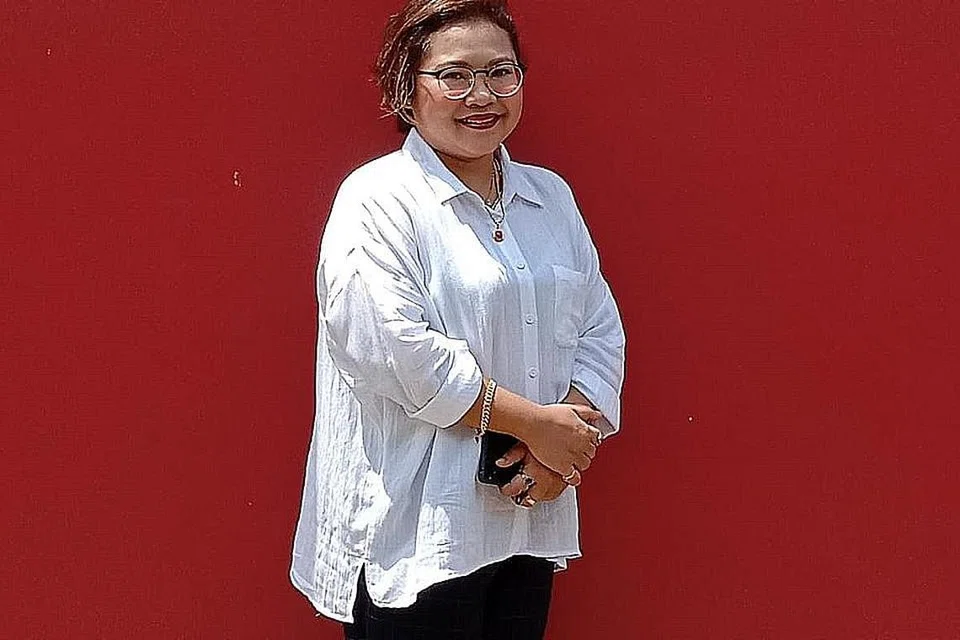 PERJUANGAN IBU: Walaupun Cik Manisah telah melalui beberapa cabaran dalam hidup, beliau berharap dapat menjadi tiang sokongan dan menjadi contoh yang baik kepada anak-anaknya ketika mereka membesar. - Foto ihsan MANISAH PATHAM