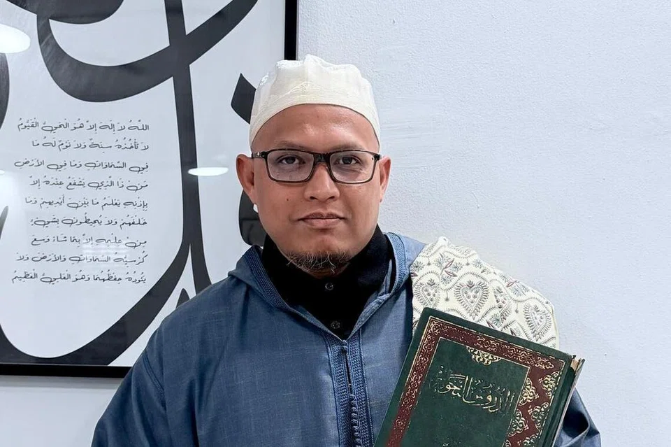 Presiden Pergeraq, Ustaz Achmed Fahdly Mohamed Kamsari, berkata Akademi Pergeraq bakal menawarkan kursus dwibahasa Melayu-Inggeris bagi mendekati masyarakat bukan Melayu; mualaf dan sebagainya. 