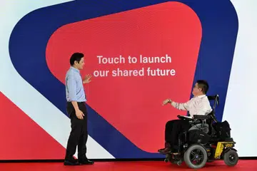DEMI MASA DEPAN LEBIH BAIK: Encik Lawrence Wong (kiri) dan Encik Alister Ong melancarkan Laporan dan Festival Melakar Hala Tuju Singapura pada Jumaat.