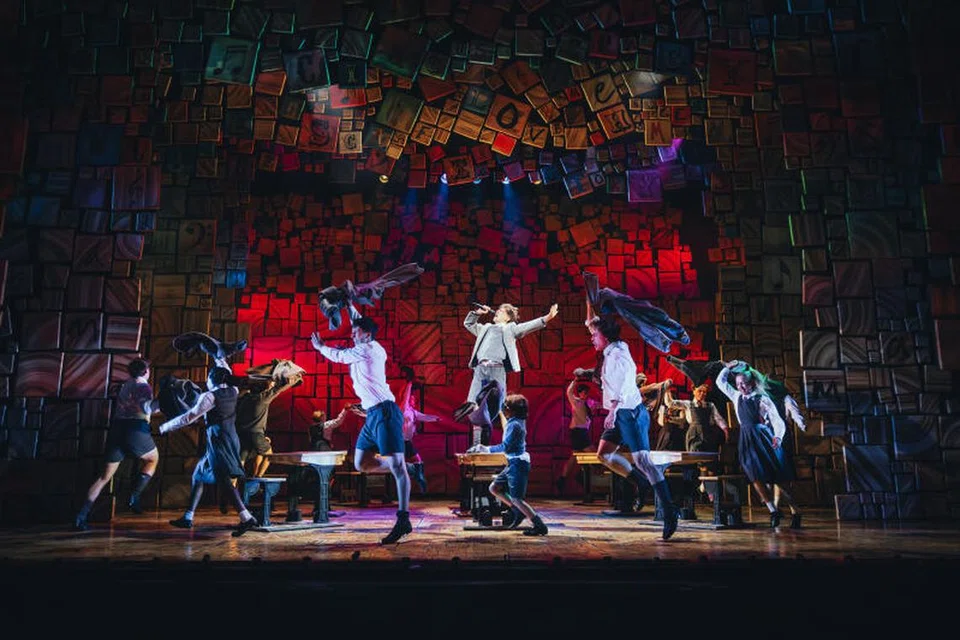 Pelakon ‘Matilda The Musical’ yang tidak boleh duduk diam menjadi antara daya tarikan persembahan pentas yang sesuai ditonton seisi keluarga.