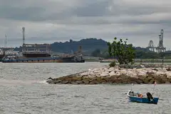 PARAS LAUT BOLEH NAIK: Sekalipun pelepasan karbon dioksida kekal pada paras sekarang sehingga akhir abad ini, paras laut masih boleh meningkat sebanyak 0.95 meter menjelang 2150.