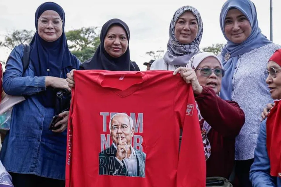 Sebahagian penyokong bekas Perdana Menteri Malaysia, Encik Najib Tun Razak hadir ke Himpunan Solidariti di Istana Kehakiman Putrajaya sebagai tanda sokongan pada bekas Presiden Umno itu.
