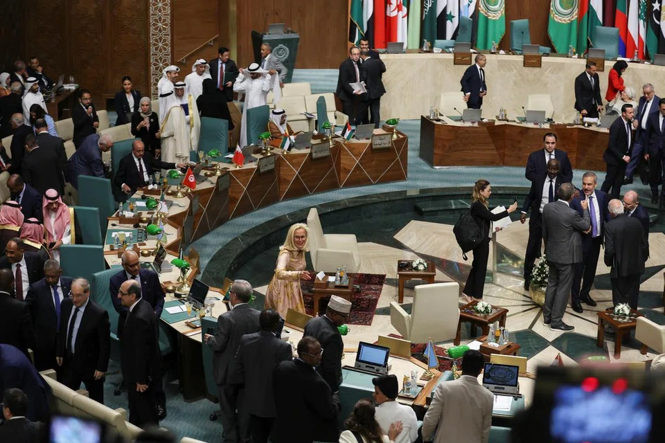 Menteri luar Liga Arab menggesa masyarakat antarabangsa supaya menguatkuasakan pendapat dan nasihat Mahkamah Keadilan Antarabangsa (ICJ) yang mengisytiharkan penempatan tidak sah Israel di Tebing Barat dan Baitulmakdis Timur.
