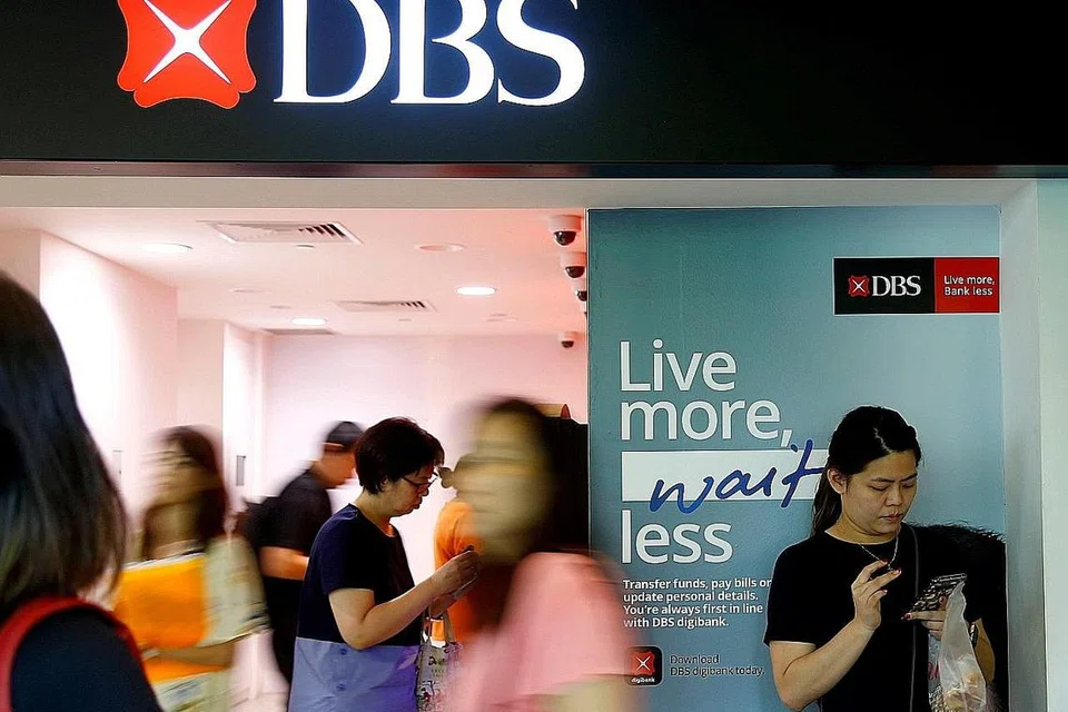 KEUNTUNGAN MENURUN: Laba bersih DBS Bank merosot kepada $1.2 bilion pada suku kedua tahun ini berbanding $1.6 bilion setahun lalu disebabkan peruntukan yang meningkat dan pendapatan keseluruhan yang mendatar. - Foto REUTERS