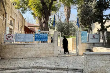 Pemerintah Israel mengarahkan UNRWA mengosongkan perkarangan dan menghentikan operasinya di Baitulmakdis Timur di bawah undang-undang yang melarang agensi itu beroperasi di negaranya.