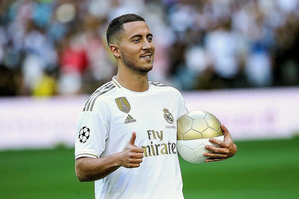 PEMAIN BARU REAL MADRID: Eden Hazard semasa tampil di hadapan jurugambar di stadium Santiago Bernabeu di Madrid, Sepanyol, baru-baru ini. - Foto EPA-EFE