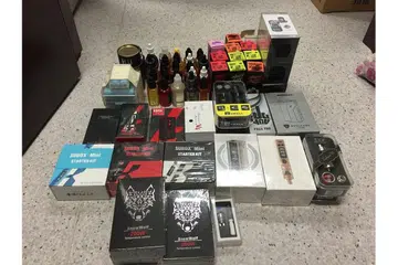 DIKESAN DAN DIRAMPAS: Penguasa Sains Kesihatan (HSA) merampas barangan rokok elektronik dianggarkan bernilai lebih $50,000 daripada lapan individu berusia antara 26 dengan 41 tahun, dalam kes berasingan tahun lalu. - Foto HSA