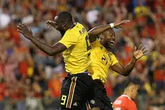 RAIKAN GOL: Penjaring dua gol Belgium, Romelu Lukaku (kiri) meraikan gol jaringan rakan sepasukan, Michy Batshuayi, semasa kemenangan besar 4-1 ke atas Costa Rica kelmarin dalam perlawanan ujian terakhir bagi kededua pasukan sebelum memulakan cabaran Piala Dunia Russia yang bermula lusa. - Foto REUTERS