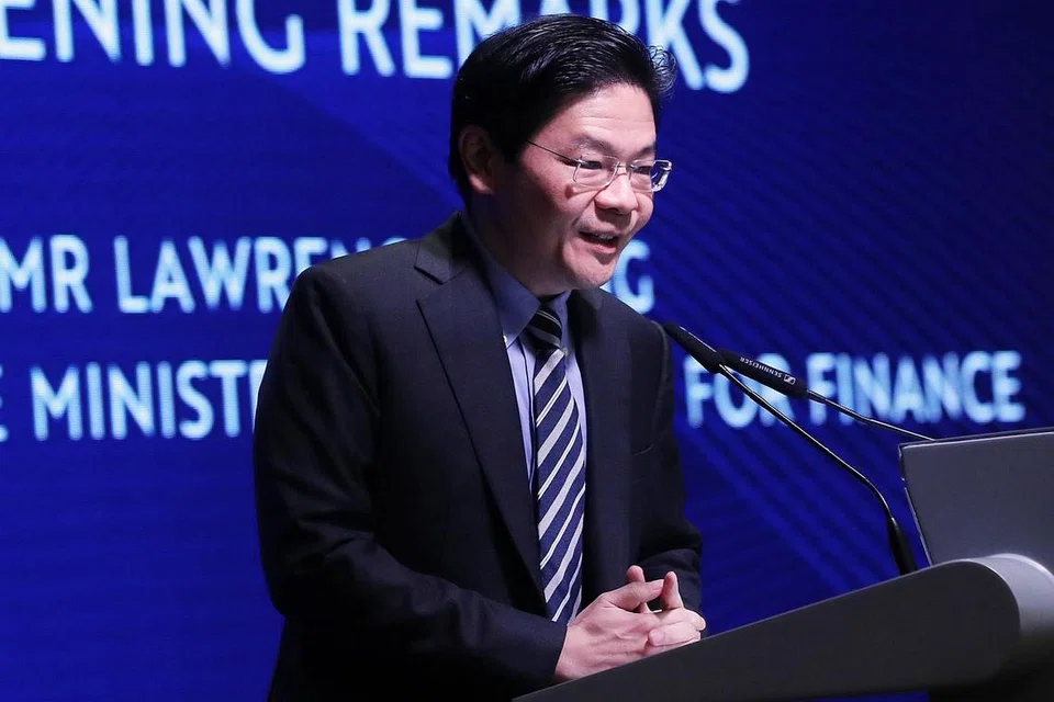 TINGKAT SOKONGAN: Encik Wong, yang melancarkan PDO semalam, antara lain, menarik perhatian kepada usaha pejabat baru itu untuk turut memperkukuh sokongan sosial bagi warga memerlukan. - Foto BH oleh KELVIN CHNG