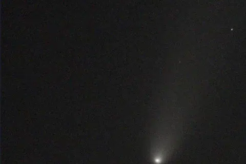 Komet C/2023 A3 (Tsuchinshan–Atlas) ini boleh dilihat dengan lebih jelas di kawasan Woodlands pada 15 Oktober dengan menggunakan teleskop bijak. Ia juga dapat dilihat dengan mata kasar di kawasan yang tidak terlindung dengan kurangnya ‘pencemaran’ cahaya.