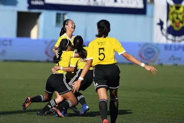 JARINGAN PERTAMA: Pemain VJC meraikan jaringan gol pertama mereka pada minit keenam. VJC berjaya menewaskan pasukan SAJC 3-0. - Foto BH oleh DESMOND FOO