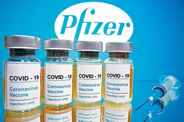 HASIL PENAWAR: Pfizer dan BioNTech mempunyai kontrak AS$1.95 bilion ($2.63 bilion) dengan pemerintah Amerika Syarikat bagi menyediakan 100 juta dos vaksin koronavirus mulai tahun ini. - Foto REUTERS