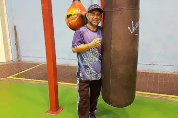 Kini terus mencurah bakti sebagai presiden Saba, Syed Kadir masih menaruh harapan melihat seorang petinju negara dapat mengikuti jejaknya beraksi di temasya Sukan Olimpik. - Foto BM oleh ANWAR YAHYA 