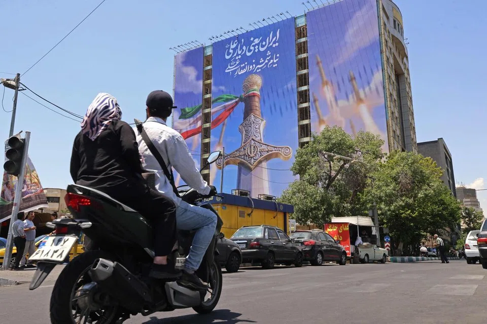 Tentera Amerika Syarikat, serangan udara terhadap Iran untuk malam kedua, Presiden Amerika, Encik Donald Trump, menuduh Teheran,