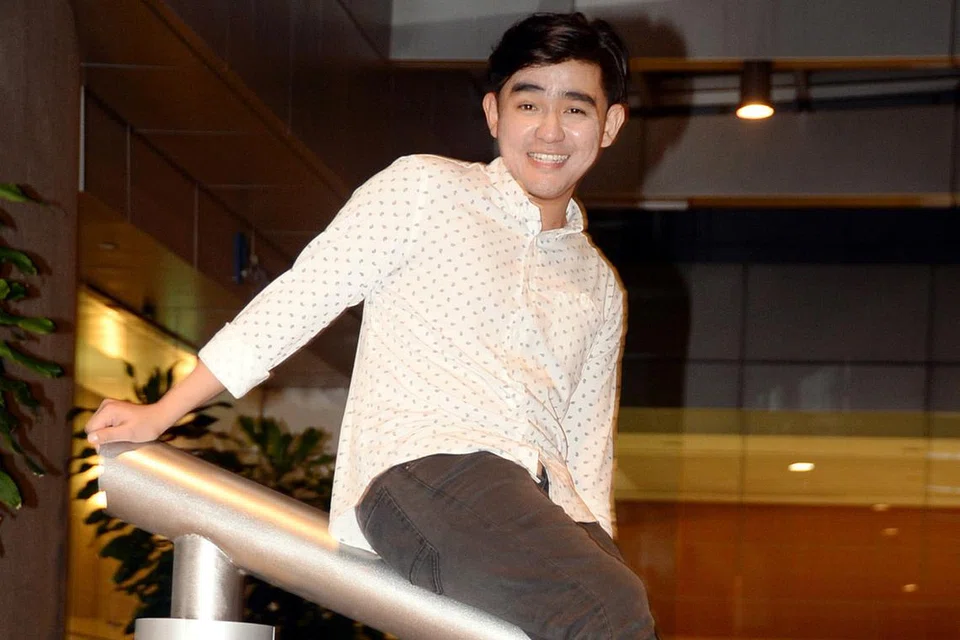 INGIN PERTINGKAT KERJAYA: Sebagai anak muda penuh idea, Hydir Idris yang bakal tamat pengajian di Maktab Seni Lasalle ingin menebar rangkaian kenalan yang boleh berkongsi idea memajukan kerjaya seni di samping menghasilkan karya bermutu di dalam wadah seperti YouTube. - Foto JOHARI RAHMAT