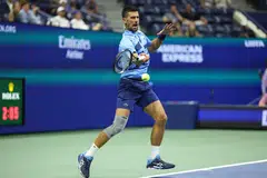 Pemain asal Serbia, Novak Djokovic, agak terkial-kial menewaskan pesaingnya, Radu Albot, 6-2 6-2 6-4 untuk mara ke pusingan kedua tetapi perlawanan selama dua jam tujuh minit itu berlarutan sehingga tengah malam.