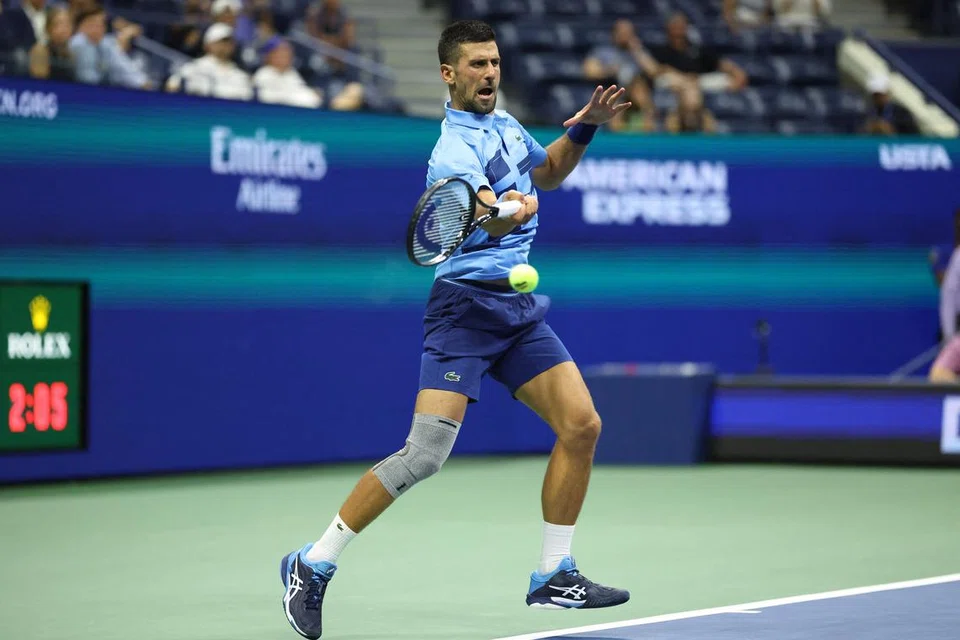 Pemain asal Serbia, Novak Djokovic, agak terkial-kial menewaskan pesaingnya, Radu Albot, 6-2 6-2 6-4 untuk mara ke pusingan kedua tetapi perlawanan selama dua jam tujuh minit itu berlarutan sehingga tengah malam.