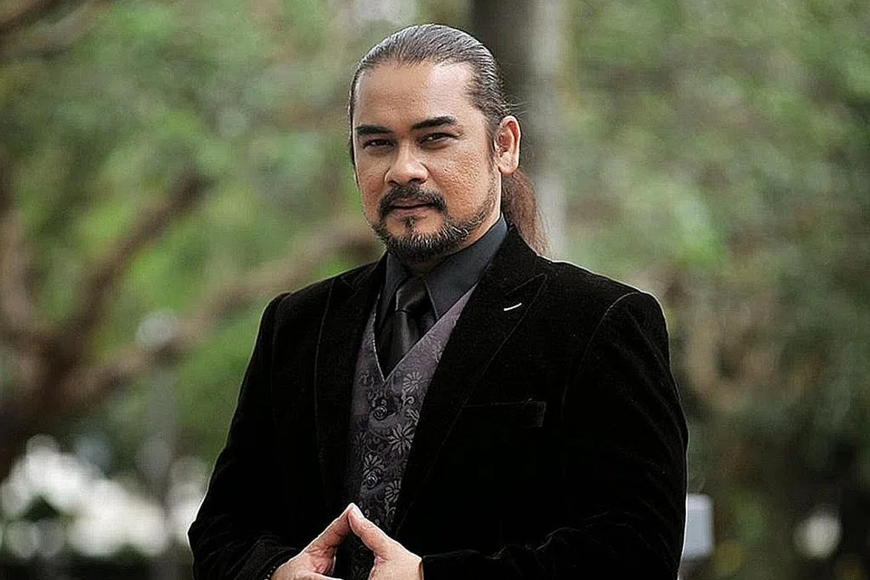 RAYA SEDERHANA: Awie berkata beliau terpaksa menolak kedatangan sekumpulan kanak-kanak ke rumahnya pada 1 Syawal lalu kerana keadaan pandemik Covid-19 yang belum reda. - Foto fail