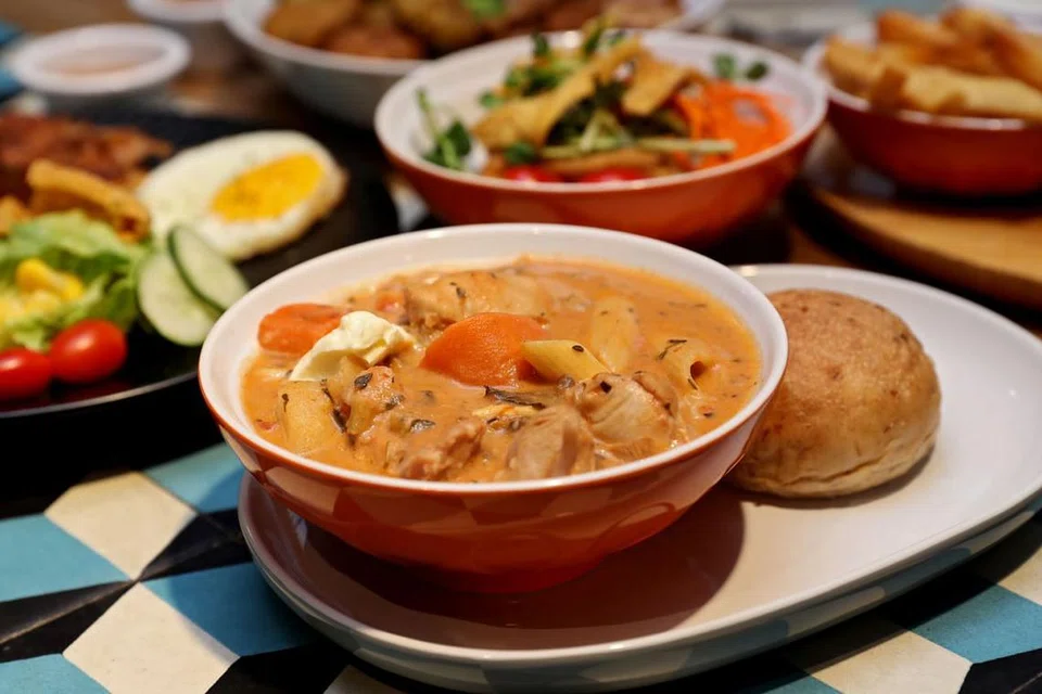Gambar atas ialah sup SG Chicken & Mushrom Ragout yang mendapat sambutan menggalakkan daripada pelanggan. - Foto BM oleh GIN TAY
